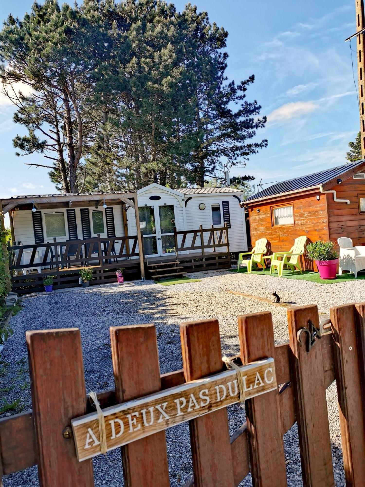 A Deux Pas Du Lac Hotel Ardres Exterior photo